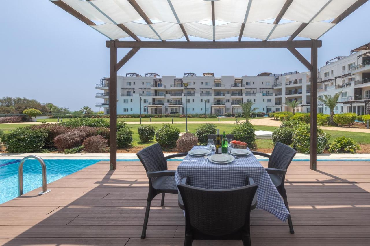 Thalassa Beach Family & Waterpark Resort Vokolidha Екстериор снимка