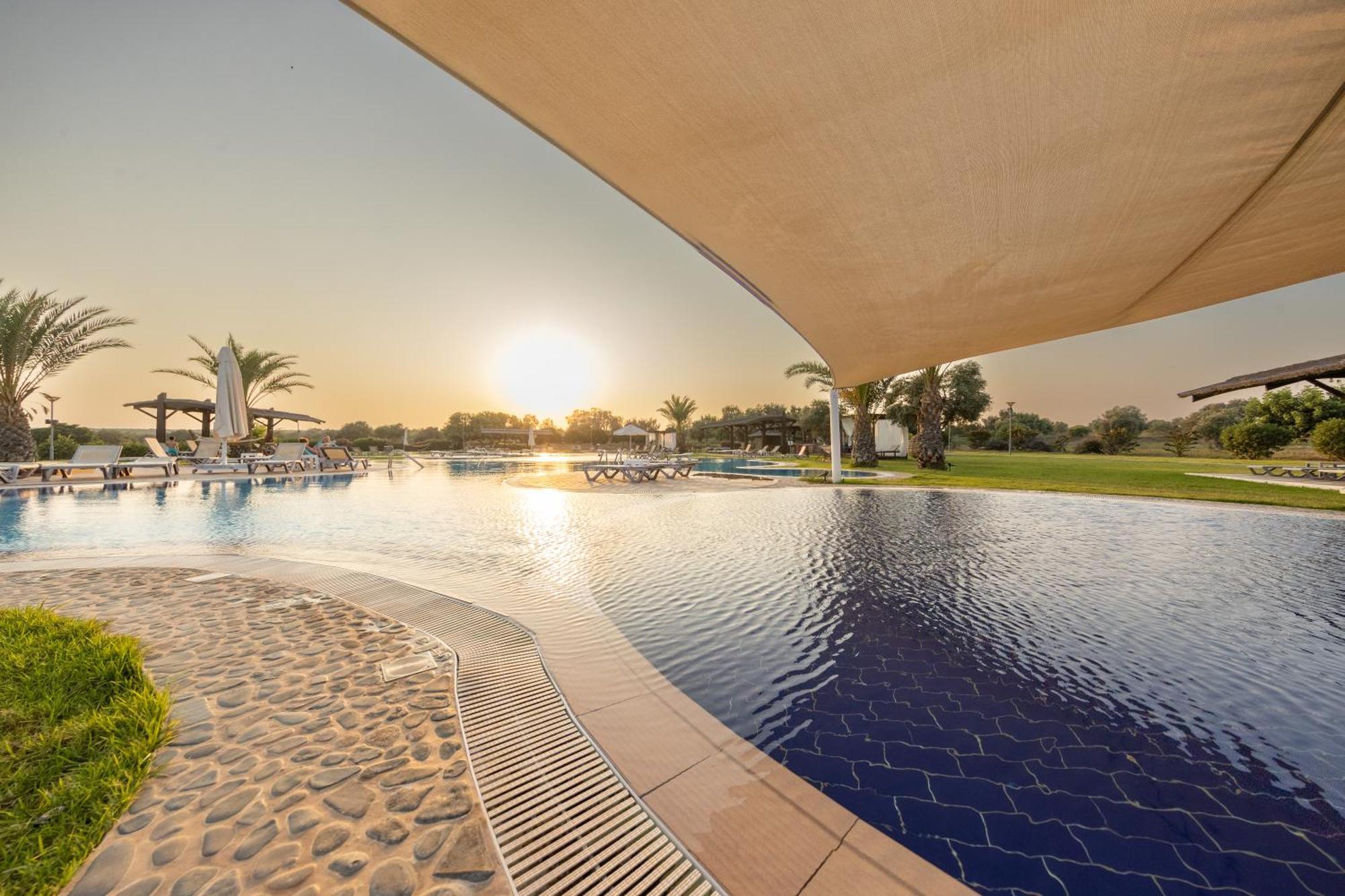 Thalassa Beach Family & Waterpark Resort Vokolidha Екстериор снимка
